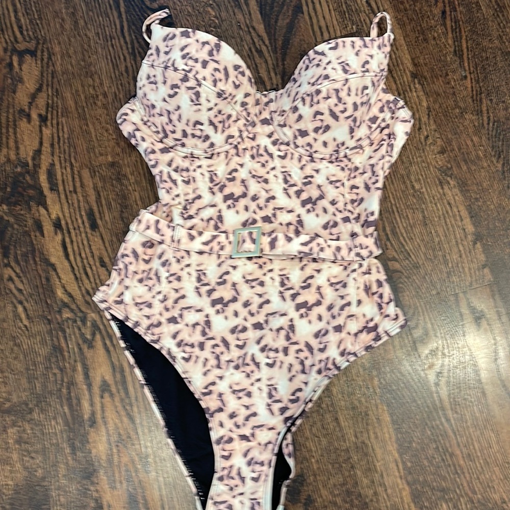 NWOT We Wore What Animal‎ Print Belt One Piece Swimsuit!